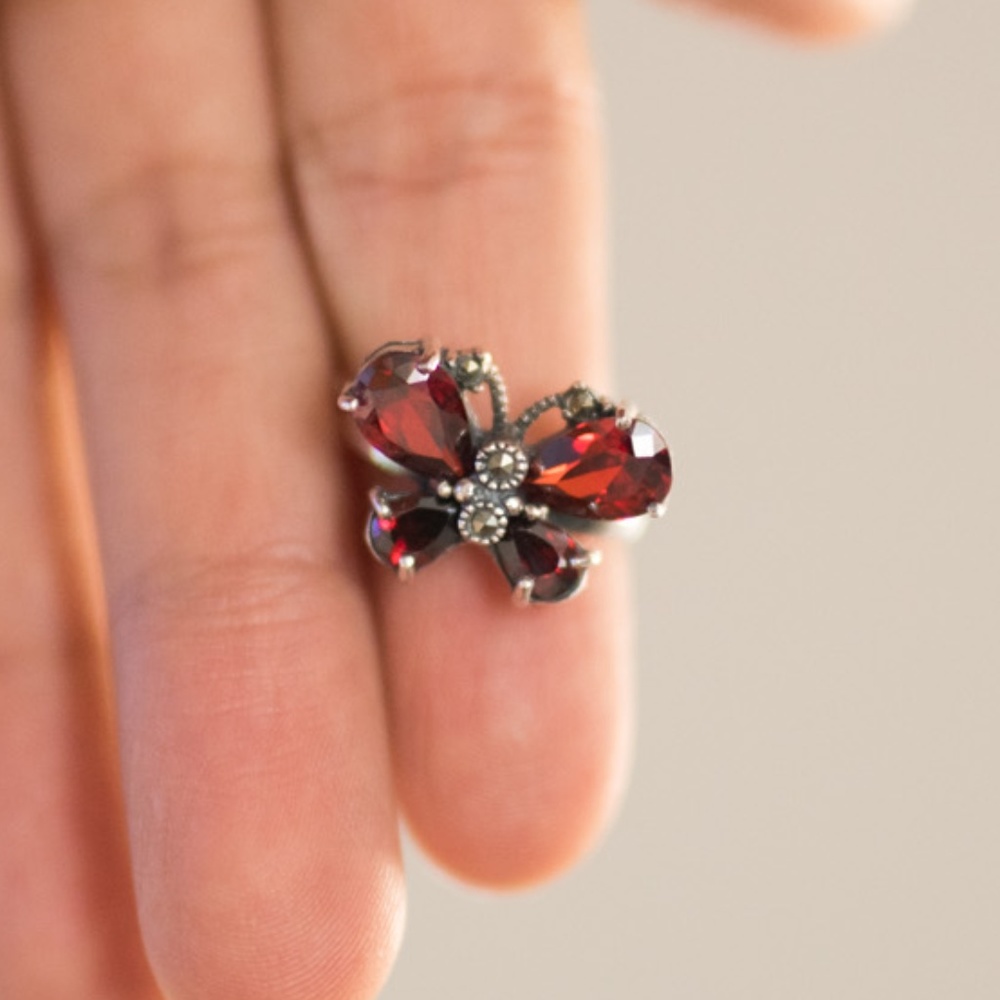 Silver .925, butterfly-shaped women's ring with 4